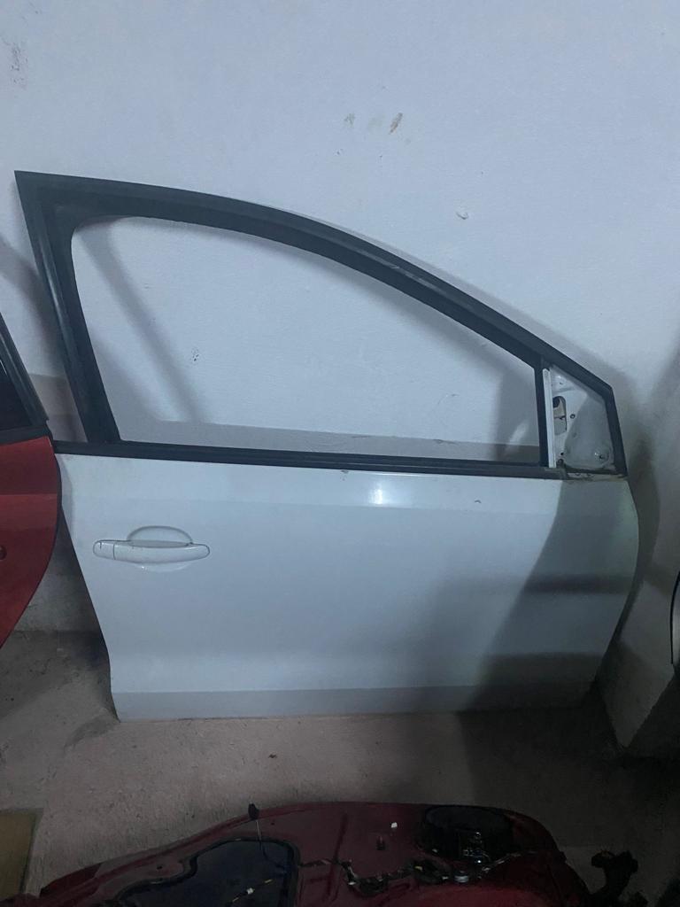 VOLKSWAGEN Polo sağ ön kapı VOLKSWAGEN Polo sağ ön kapı
