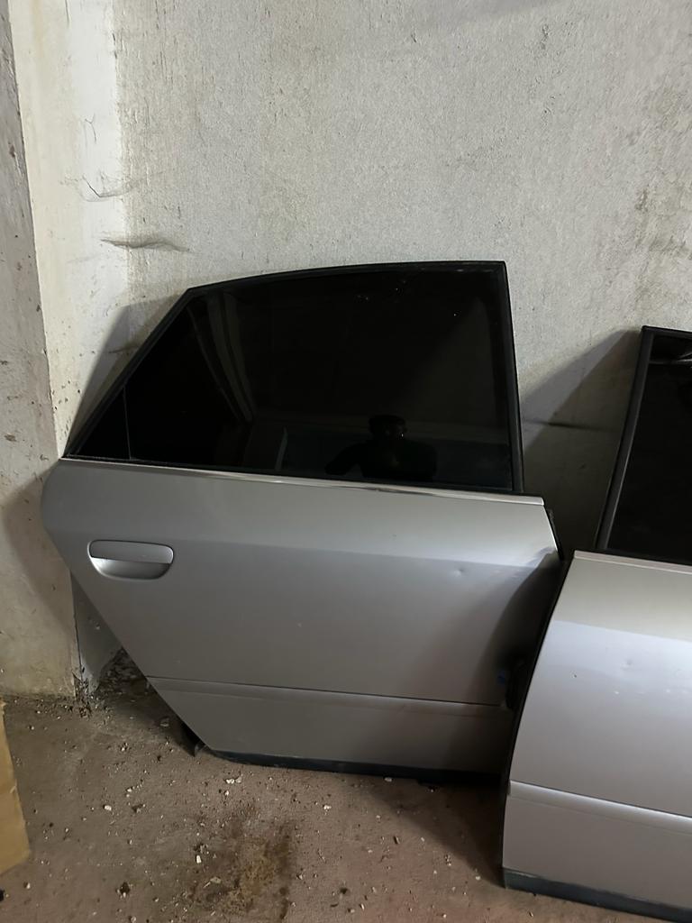 Audi a6 sağ arka kapı Audi a6 sağ arka kapı