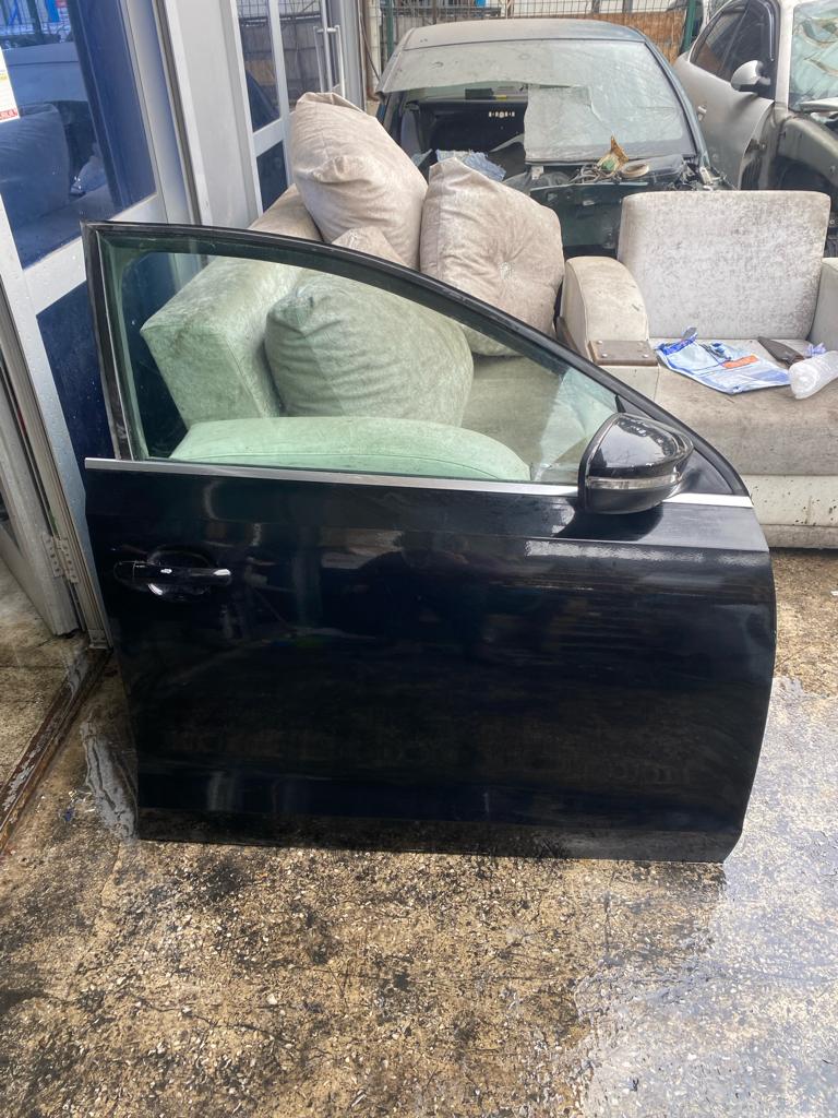 VOLKSWAGEN Jetta sağ ön kapı VOLKSWAGEN Jetta sağ ön kapı