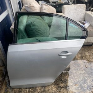 VOLKSWAGEN Jetta sol arka kapı