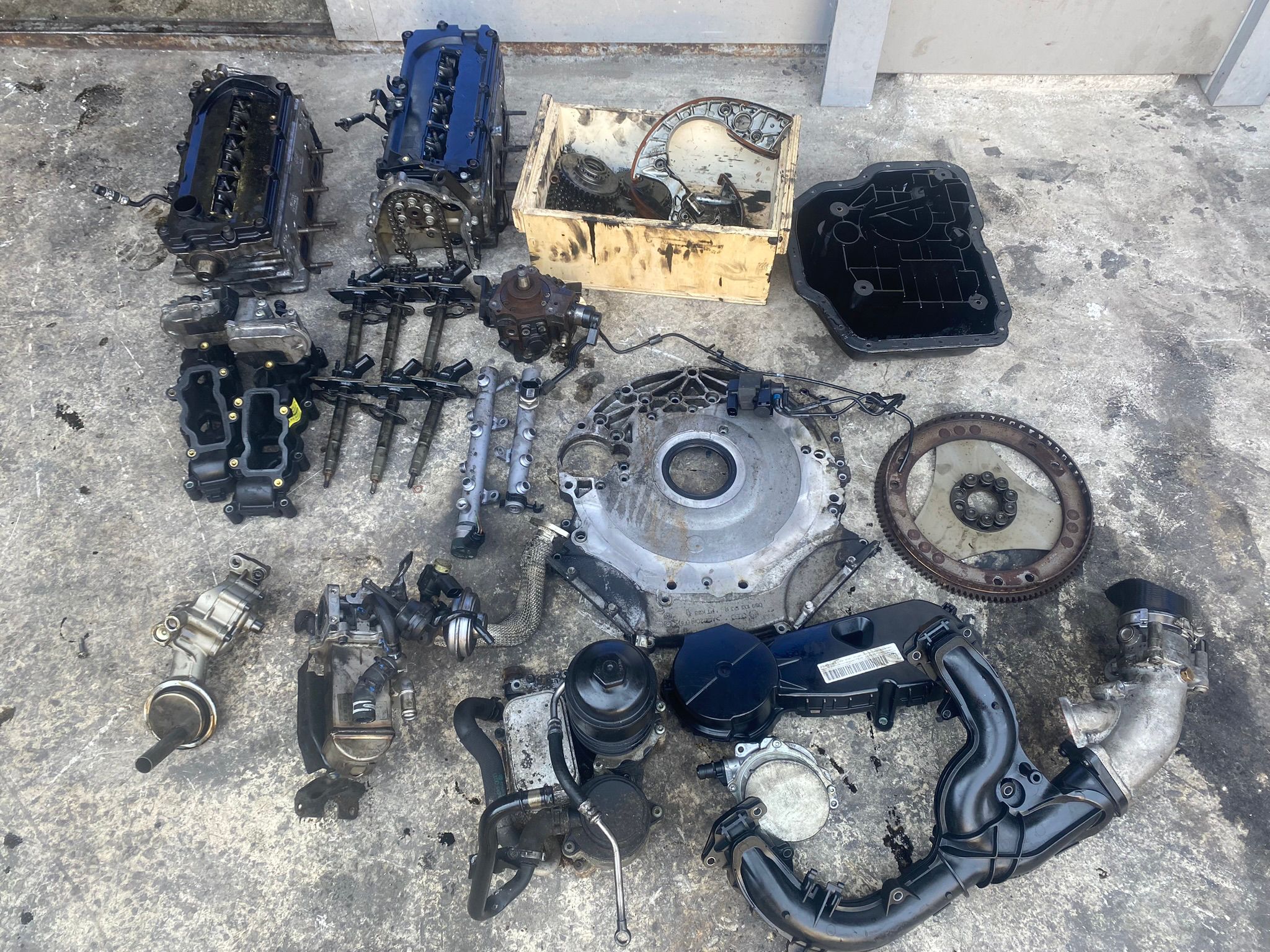 AUDİ Q7 3.0 BUG motor motor parçaları AUDİ Q7 3.0 BUG motor motor parçaları