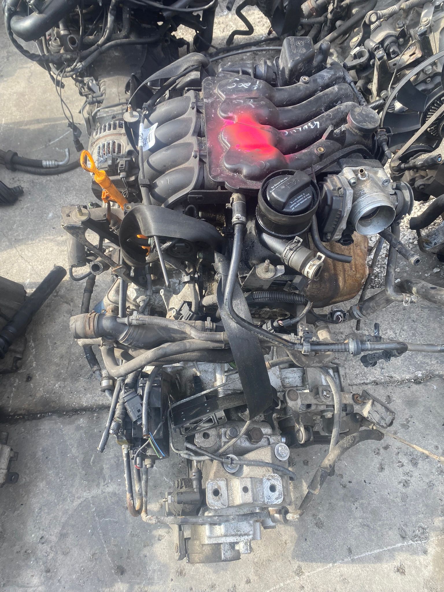 Volkswagen bora 1.6 AKL dolu motor Volkswagen bora 1.6 AKL dolu motor