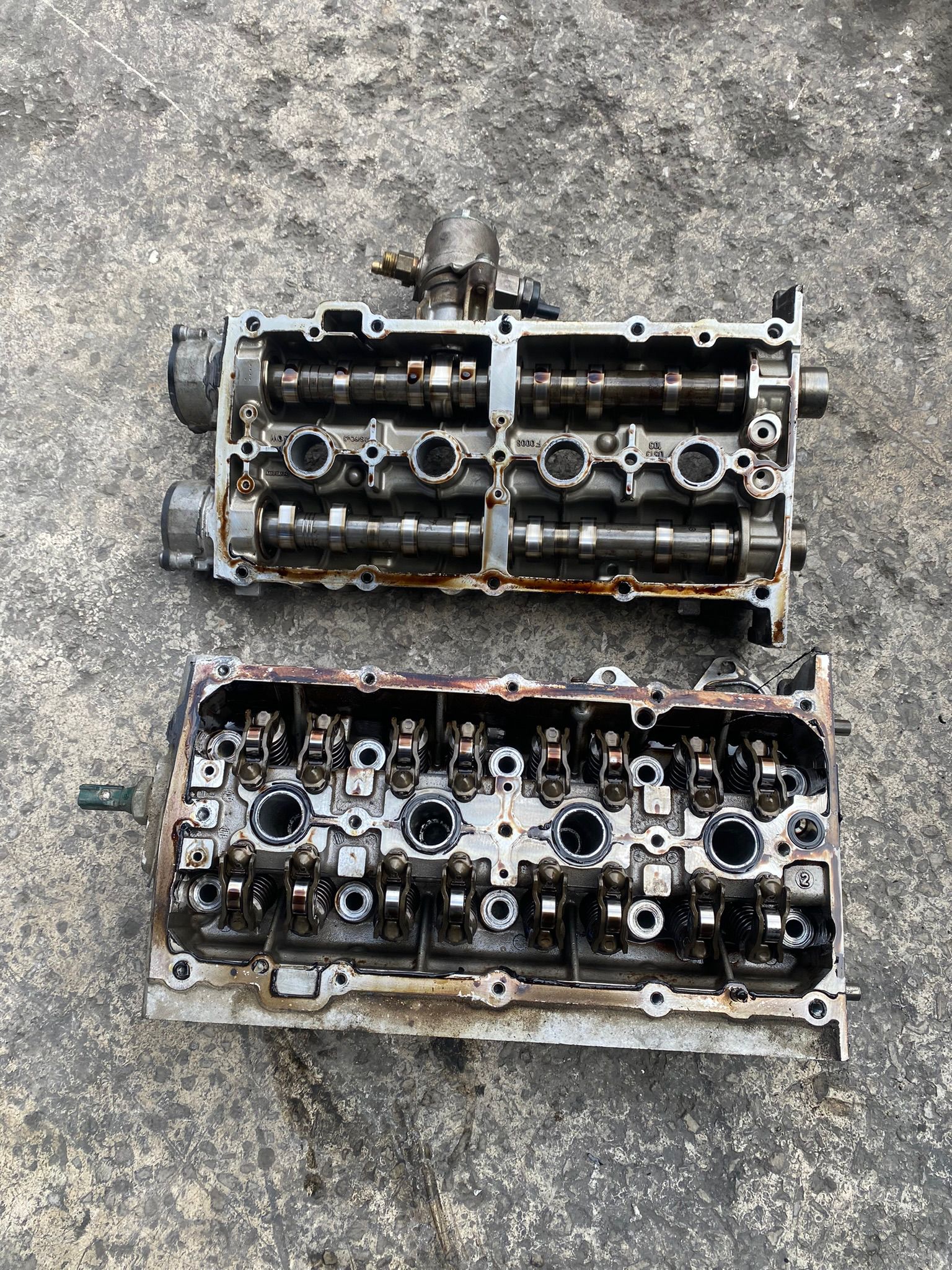 1.4 TSİ CTH motor Passat silindir kapağı ve eksantirik kulesi 1.4 TSİ CTH motor Passat silindir kapağı ve eksantirik kulesi