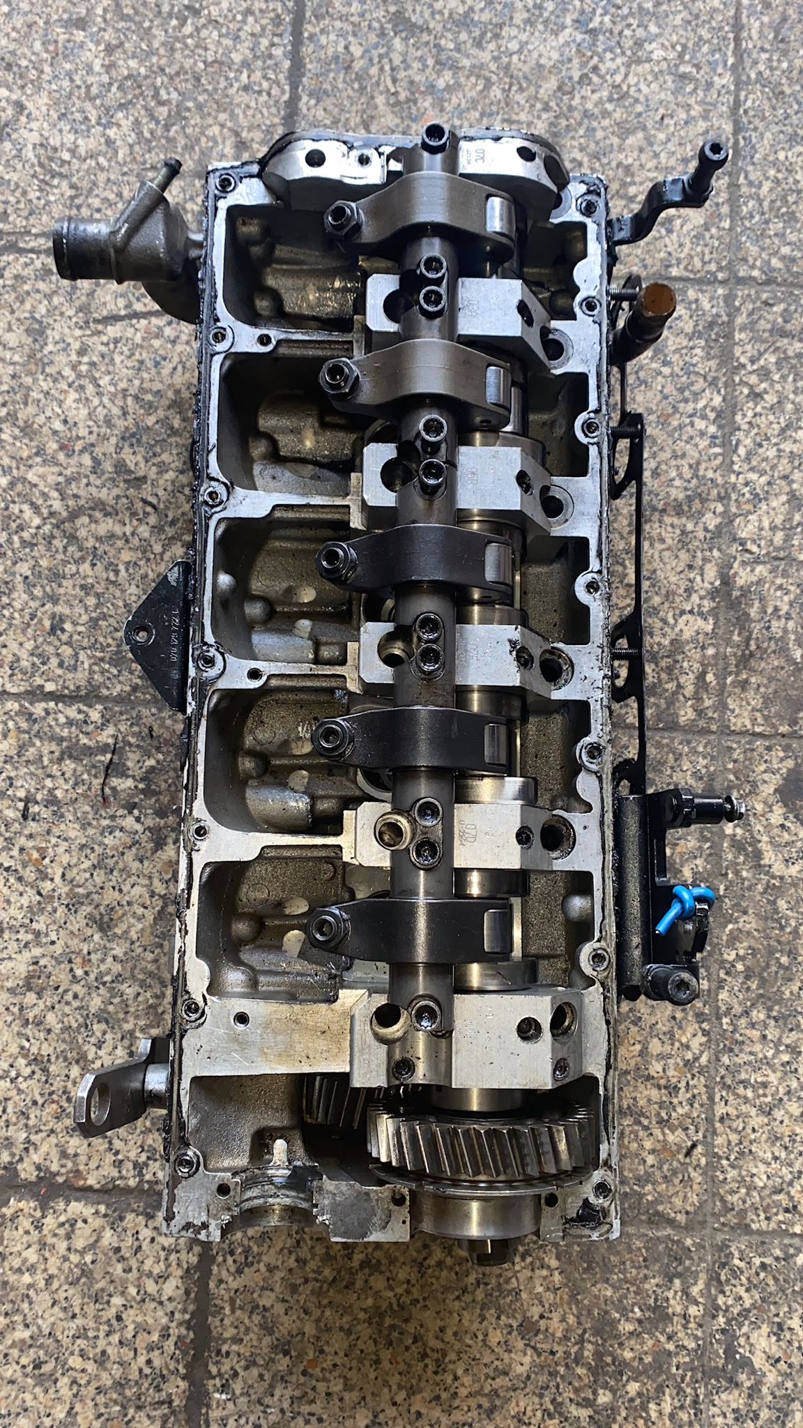 Volkswagen Transporter T.5 2.5 AXD motor silindir kapağı Volkswagen Transporter T.5 2.5 AXD motor silindir kapağı